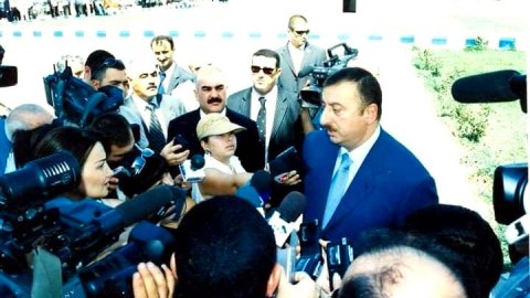 Bir şəklin tarixçəsi - İlham Əliyevin 14 il əvvəl manşetlərə çıxan maraqlı AÇIQLAMASI   