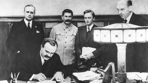 İosif Stalinlə Adolf Hitlerin dostluğu...