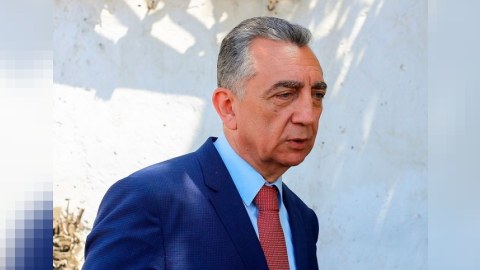 Eldar Əzizov üç vəzifəli şəxsi işdən çıxardı