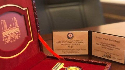 Deputatlara “Parlament” medalı verildi   