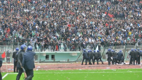 Futbol matçında insident: 62 nəfər xəsarət aldı