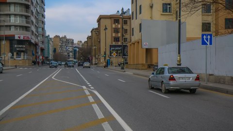 Bakının iki k&uuml;&ccedil;əsində svetofor 3 fazalı vaxt rejimində təşkil ediləcək