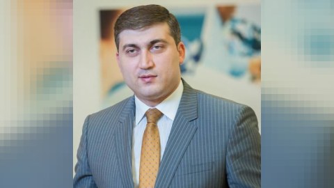 Yüksək posta aparılan mətbuat katibləri
