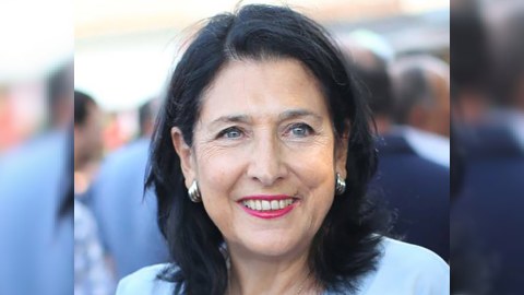 Gürcüstan prezidenti maaşından niyə imtina edib...   