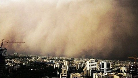 Qum qasırğası nəticəsində 39 nəfər xəsarət aldı
