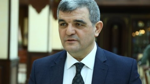 “Bir-birini təkrarlayan ali məktəblər, dövlət komitələri və nazirliklər də birləşdirilməlidir”