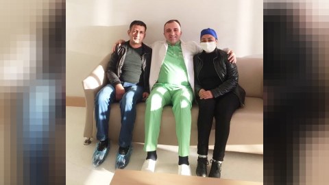 Azərbaycanda qardaş öz böyrəyini bacısına bağışladı - FOTO