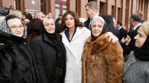 Bütün şəhid ailələri birdəfəlik müavinət alacaqlar - Prezident yeni FƏRMAN imzaladı - FOTOLAR