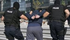 Bu &ouml;lkə fransız jurnalistləri həbs etdi