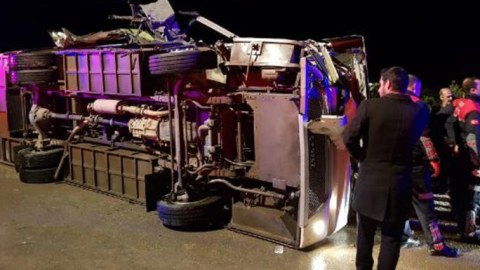 Türkiyədə ağır qəza: 3 ölü, 13 yaralı - YENİLƏNİB