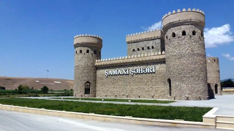 Azərişıq rəsmiləri zəlzələ b&ouml;lgəsinə getdi