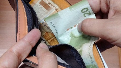 Özəl sektorda da minimum əmək haqqı 180 manatdan az ola bilməz