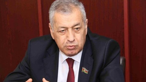 Məhkəmələrdə dollar kreditləri ilə bağlı 200 minə yaxın iş var - Vahid Əhmədov