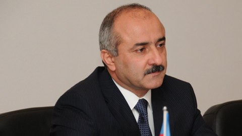 Nazir müavini parlamentdə bələdiyyələrlə bağlı hesabat verdi