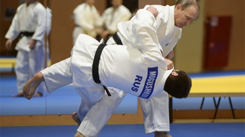 Putin tatami üzərinə çıxdı - VİDEO 