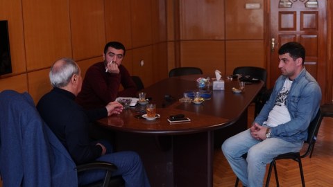 Qalstuksuz həmsöhbət - Fəzail Ağamalı: “O dönərin dadı hələ də damağımdadır” - LAYİHƏ - VİDEO