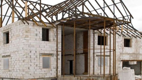 İnsanlar tikdiyi evlərin rəsmi sahibi ola bilmirlər - Sənədsiz evlər PROBLEMİ   