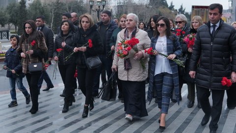 “Srebrenitsa anaları” “Ana harayı” abidəsini ziyarət etdilər - FOTOLAR