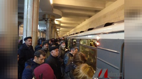 Bakı metrosunda basabas yarandı