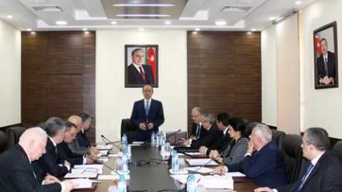 Məhkəmə hakimləri cəzalandırıldı - ADLAR   
