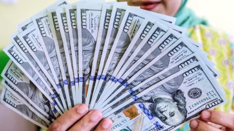 Hər birimizin  895 dollar xarici borcu var