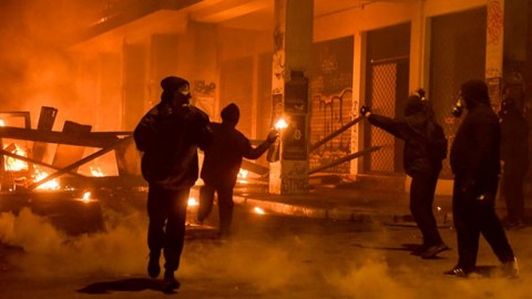 Polis b&ouml;lməsinə h&uuml;cum oldu