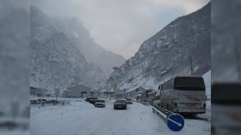 Gürcüstan Rusiya yolu bağlanır
