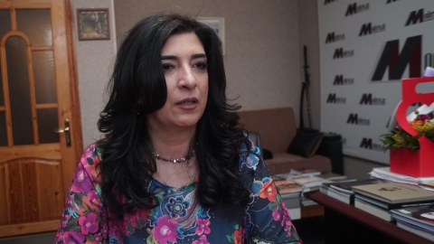 Qalstuksuz həmsöhbət - Deputat Kamilə Əliyeva: “15 ildir çay içmirəm” - LAYİHƏ - VİDEO