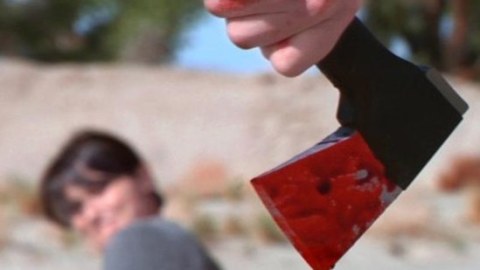 Bərdədə DƏHŞƏT: Məcburi köçkün həyat yoldaşını baltaladı