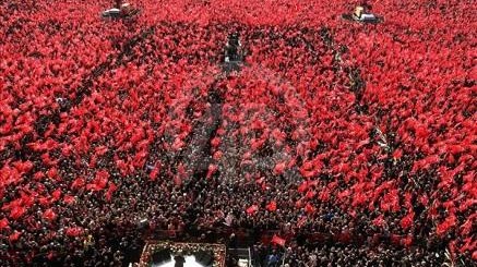 Hakim partiya İstanbulda izdihamlı mitinq keçirdi 