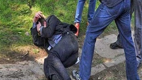 Azərbaycanda oğul atasını d&ouml;y&uuml;b &ouml;ld&uuml;rd&uuml;  &nbsp;