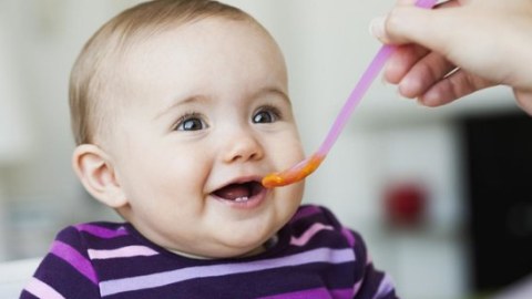 Süni qida distribüterləri pediatrlarla əlbir işləyir – Qanun POZUNTUSU