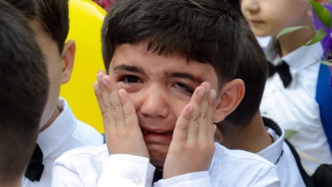 “Müğənniyə 5 min sayırlar, psixoloqa 30 manat ödənişə baha deyirlər” - Məktəblərin PROBLEMİ 