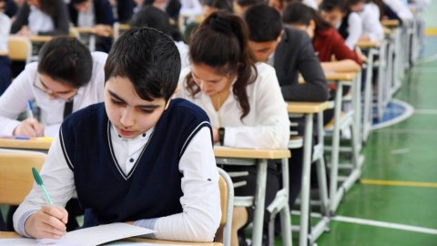 Bu gün 11-cilərin buraxılış imtahanıdır   
