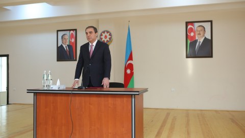 Niyazi Bayramov sakinləri dinlədi