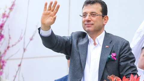 Əkrəm İmamoğlu rəsmən İstanbulun meri oldu - FOTO
