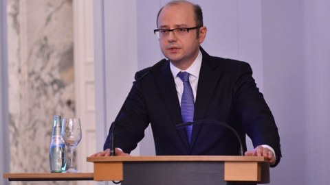 “Neft bazarı çox kövrək xarakter alıb