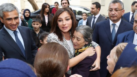 Mehriban Əliyeva məcburi köçkünlərlə görüşdü - FOTOLAR, VİDEO