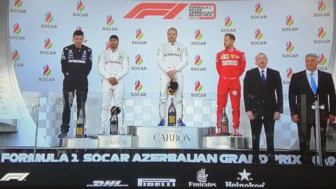 Formula 1-in qalibinə kuboku İlham Əliyev təqdim etdi