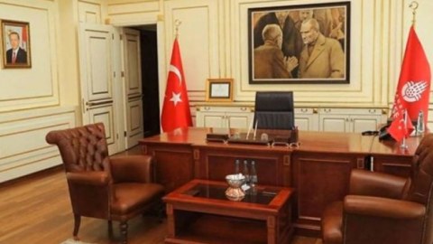 Əkrəm İmamoğlu Atatürkün şəklini Ərdoğanın şəklindən üstün tutdu - FOTO