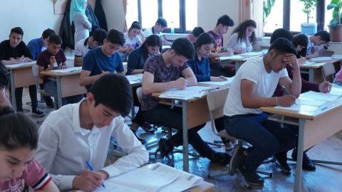 Bu abituriyentlər imtahandan qovuldular  