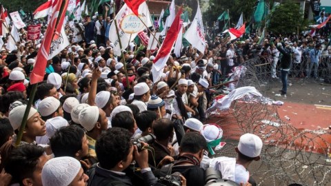 Cakartada toqquşmalar 6 ölü, 200 yaralı