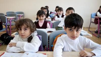 Şagirdlərin məktəbdə olma müddəti: 12 il - Nazirlik rəsmisi