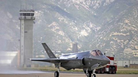 ABŞ türk pilotların təlimə qəbulunu dayandırdı