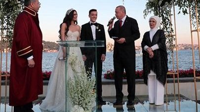 Ərdoğan Məsud Özilin nikah şahidi oldu