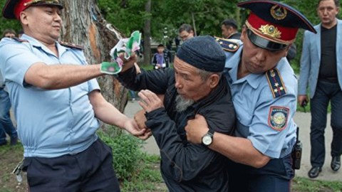 Qazaxıstan paytaxtında etiraz akasiyası keçirilib
