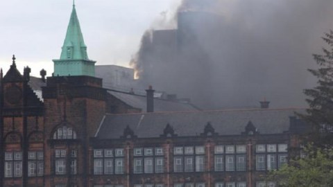 Londonda yeddimərtəbəli yaşayış binası yanır
