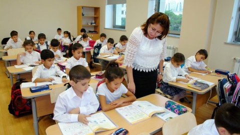Ekspert dərs ilinin 14 iyunda bitməsinə qarşı çıxdı: “Məktəblərdə kondisioner də yoxdur