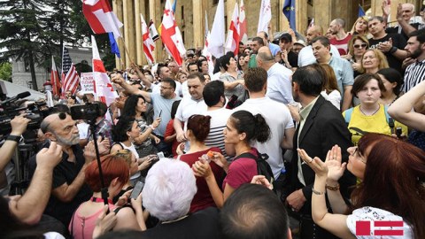 Tbilisidə  etiraz aksiyası: daxili işlər nazirinin istefası tələb olunur
