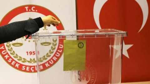 İstanbulda bələdiyyə seçkilərində səsvermə başlayıb